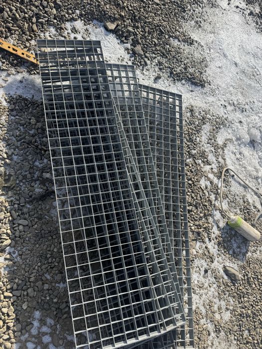 Vand trepte/gretare zincate la cel mai bun pret livram in toata tara