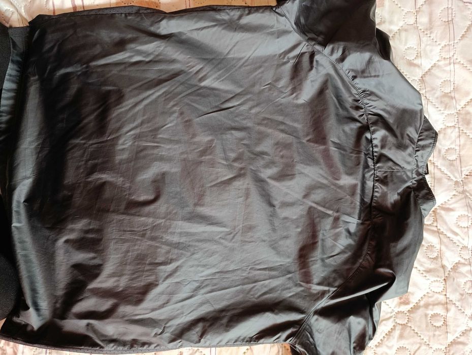 Оригинална детска ветровка Nike .