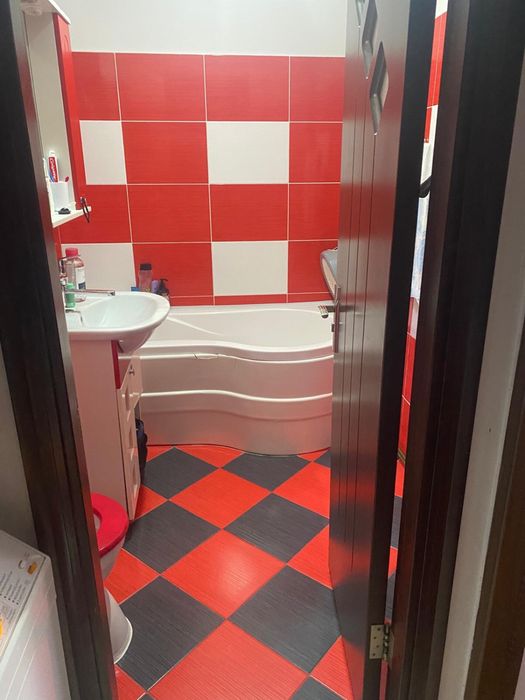 Se vine apartament mobilat partial renovat. Mai multe detali si poze mai multe  in privat.