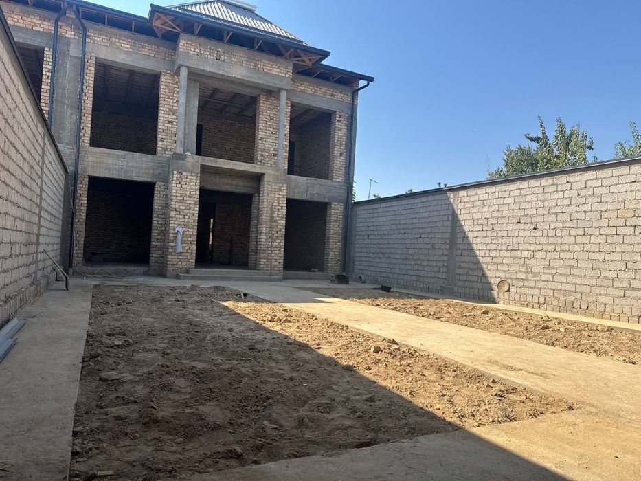 Uchastka sotiladi karobka holatda