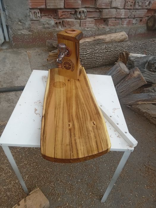 Дъска за мезета диспенсър за алкохол