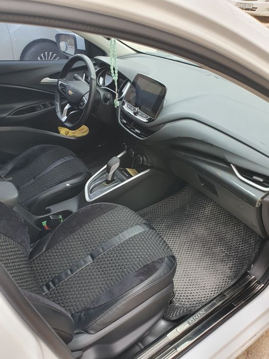 Автомобиль Оникс