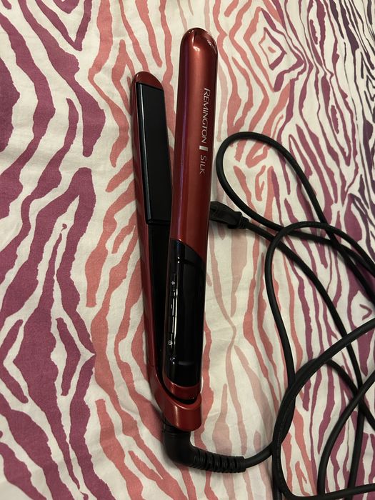 Placa de indreptat parul Remington silk