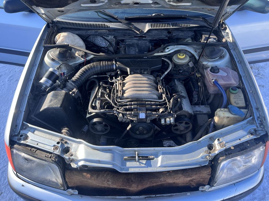 Машина Audi 100 c4