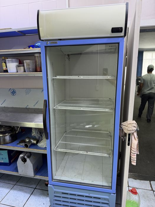 Продается холодильник большой и маленький