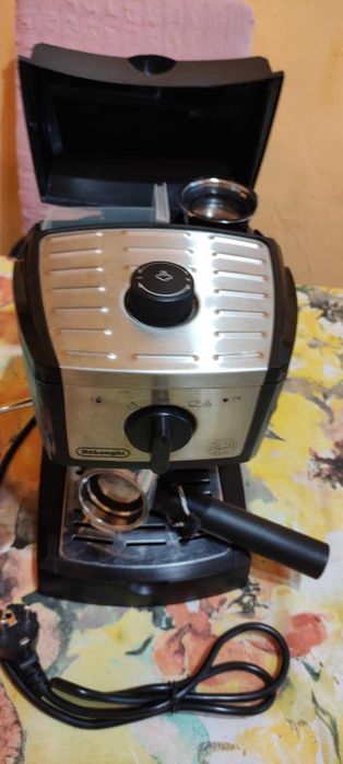 Продавам еспресо кафемашина Delonghi EC 157