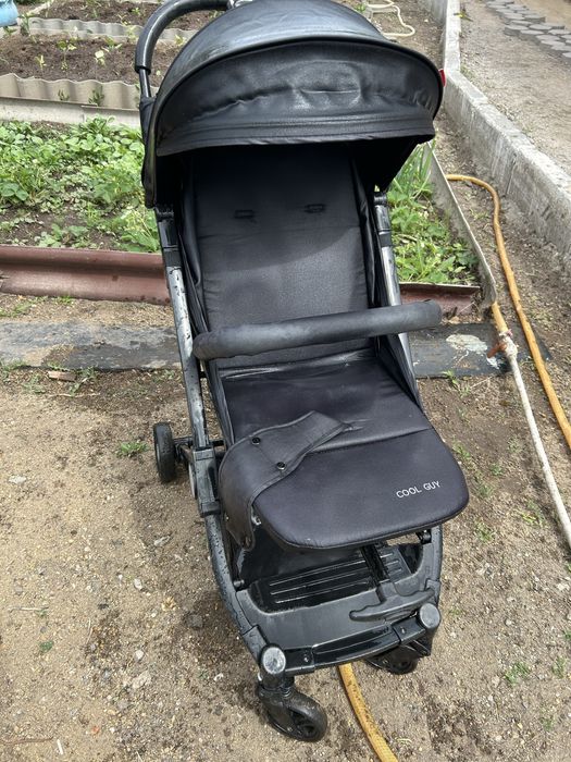 Продам коляску черным цвете, уни , торг нет