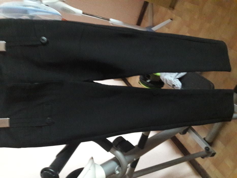 Продам черные классические брюки для девочки