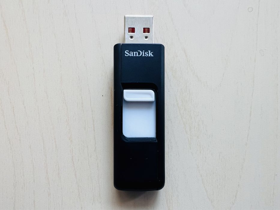 USB памет SanDisk Cruzer 16GB, 10 лева