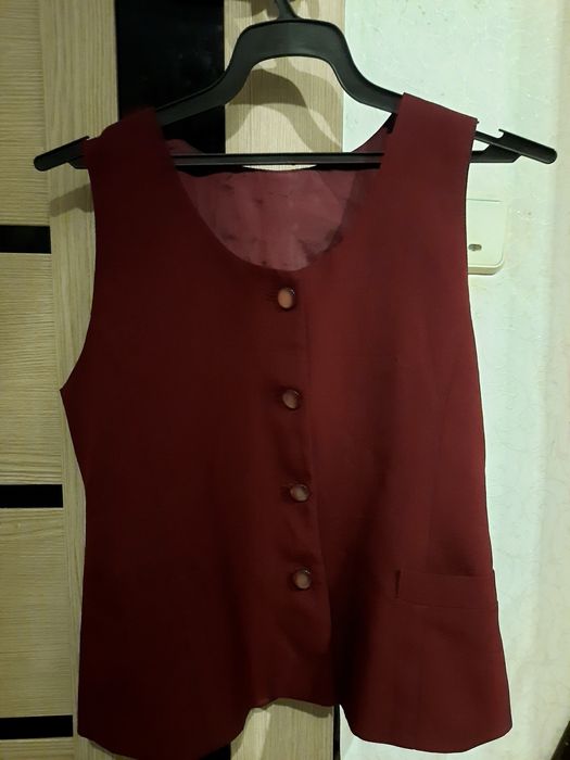 Жилет на девочку 8-10 лет