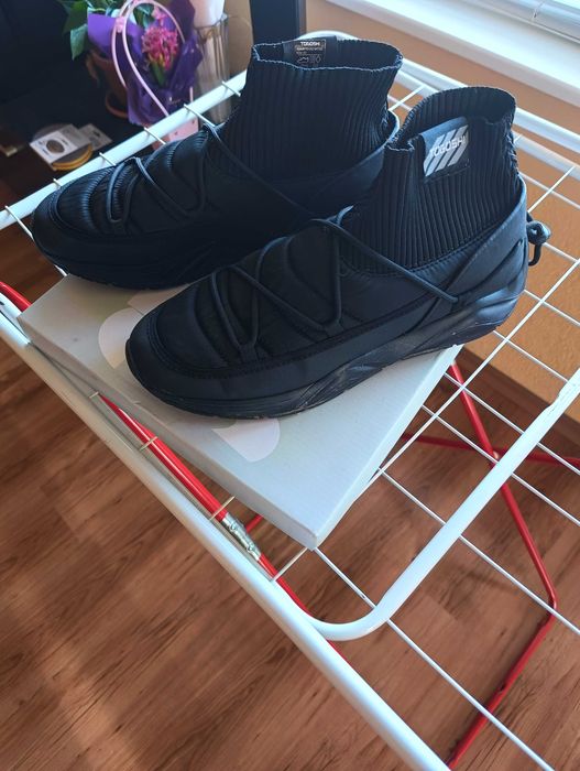 Есенни Тогошита черни