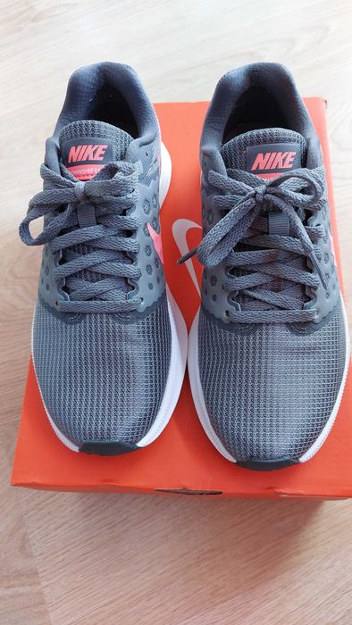 Оригинални дамски маратонки Nike, номер 36