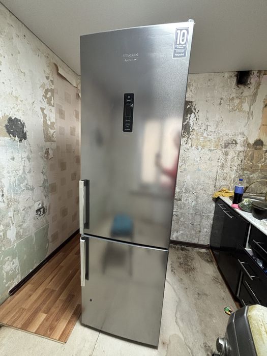 Холодильник Hotpoint Ariston