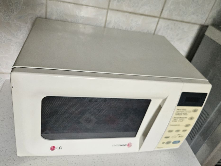Продам микроволновку LG бу
