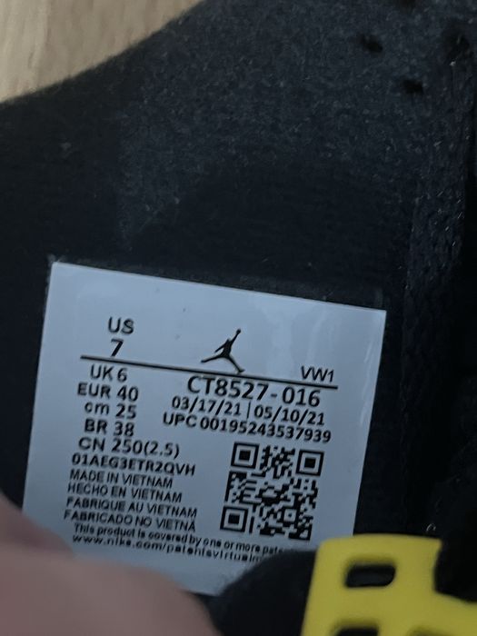 Jordan 4 marimea 40