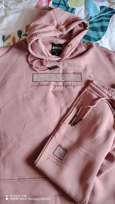 Продам спортивный костюм