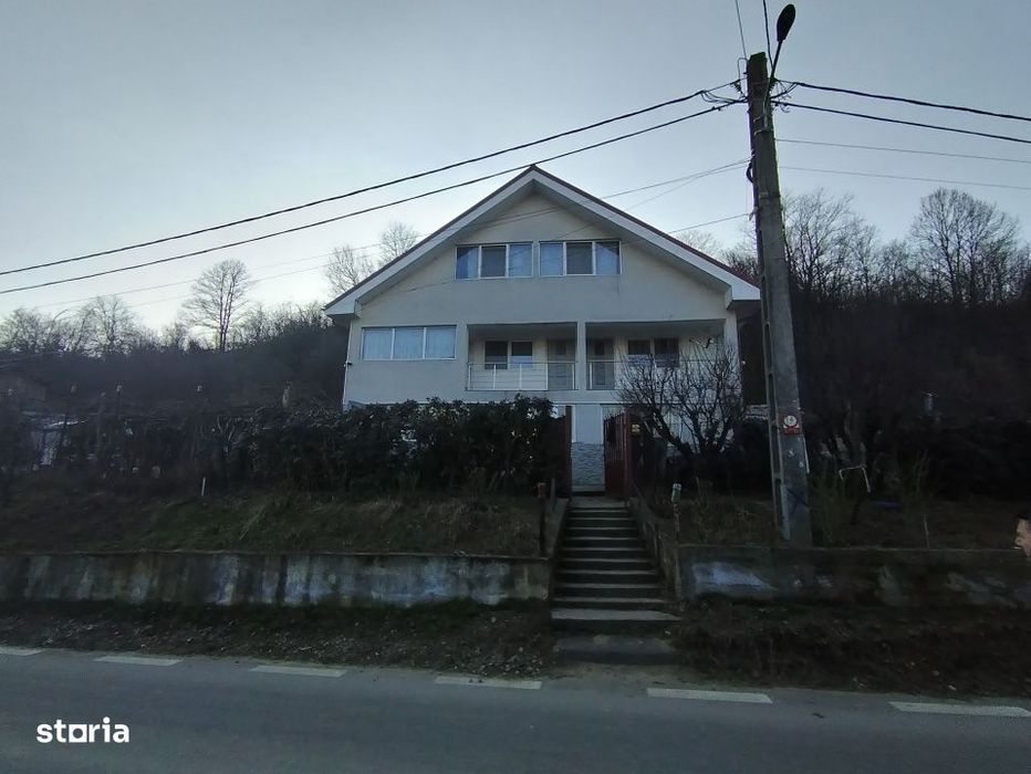 Casa P+1+M, 185 mp, teren 590 mp, Leamna de jos