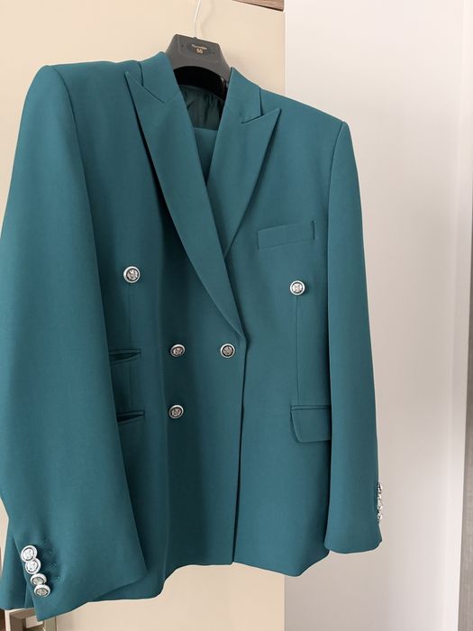 Vand costume de barbati folosit de o singura data