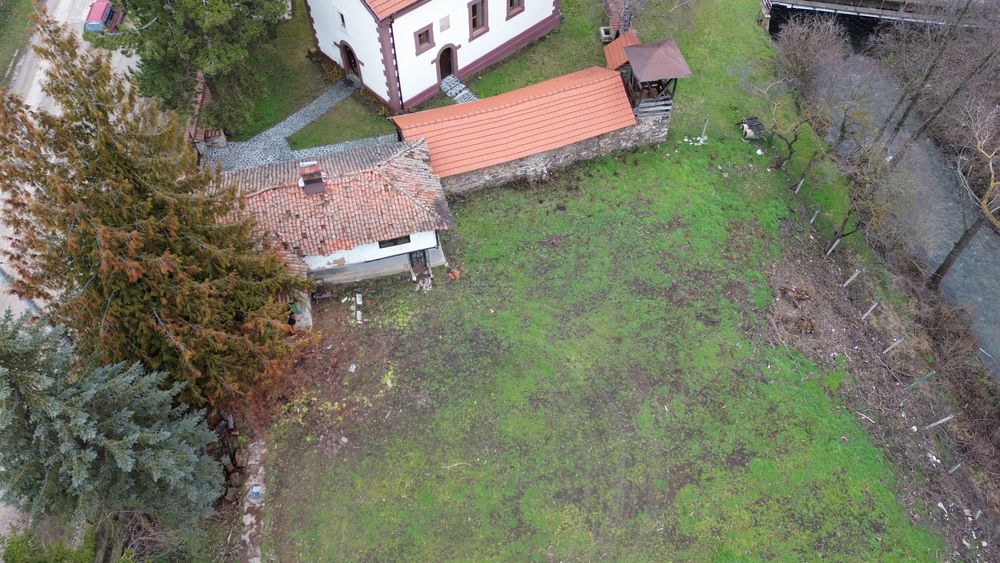 Продавам парцел  УПИ с електричество и вода