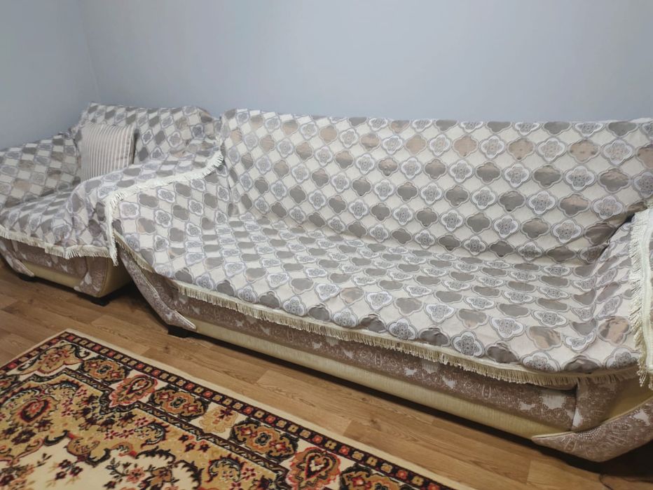 Продам диван с 2 - мя креслами