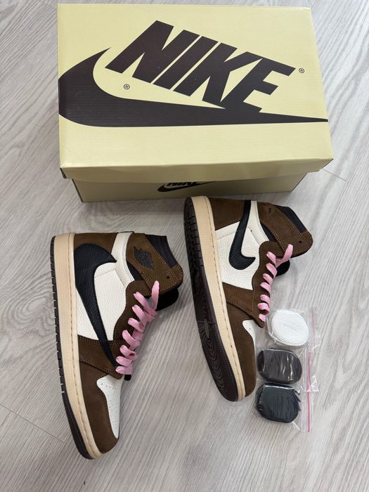 Adidasi Travis Scott x Jordan 1 NOU piele naturala - Livrare GRATUITA.