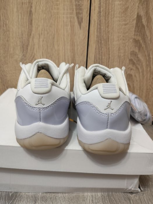 Jordan 11 Low Mov