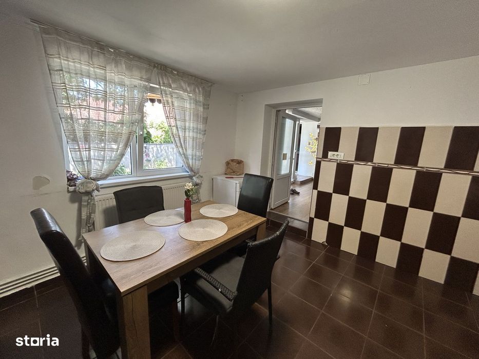 Vand casa din caramida, st.494 mp, sc.131 mp, cu 4 cam.2 bai, moderna