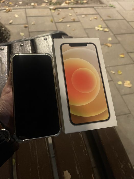 В продаже Айфон 12/128Gb