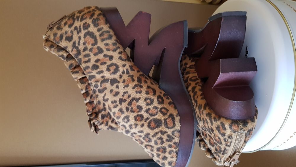 Sandale cu platforma extravaganta - Wild Rose