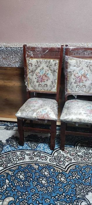 Yangi stol stul sotiladi