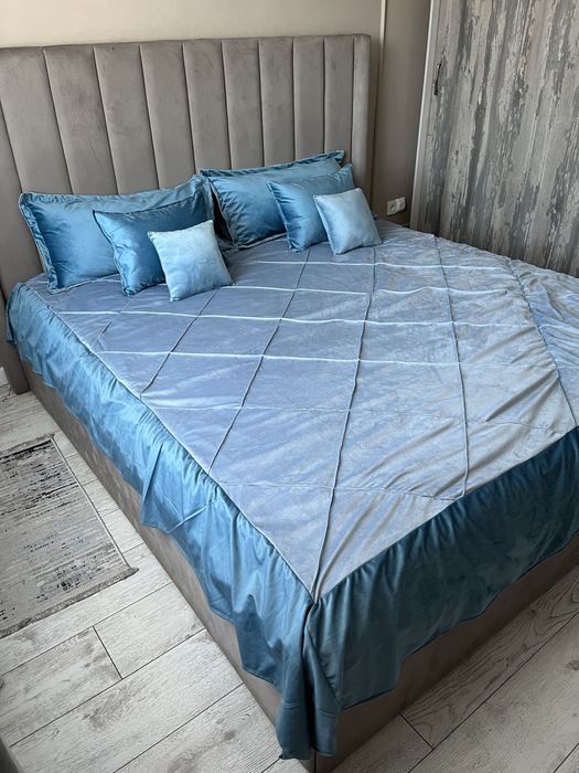 Покрывало с подушками