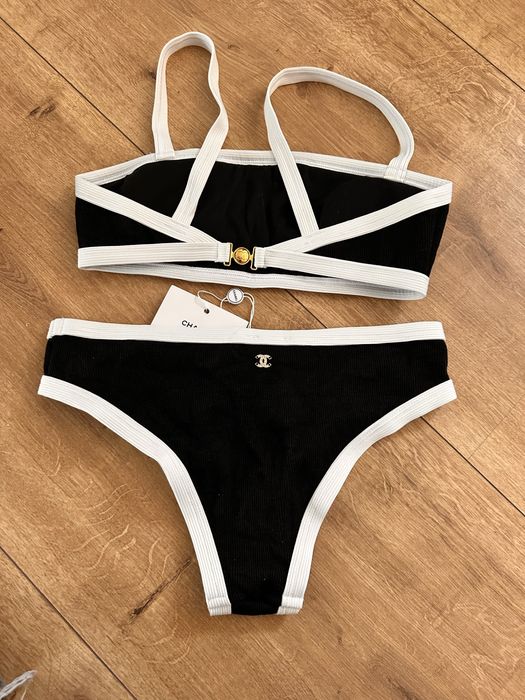 Set Costum de baie Chanel + Palarie