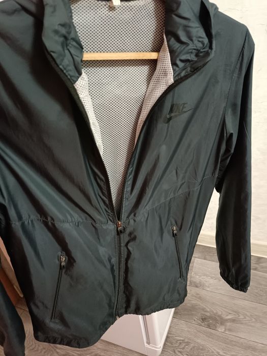 Продам куртку детскую