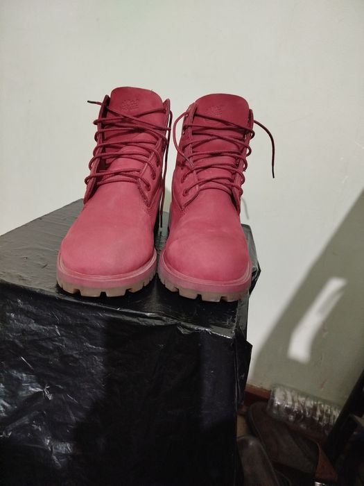 Продам фирменную обувь.