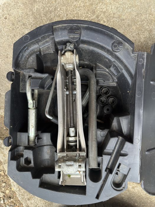 Jante aliaj R15, cric auto, roata de rezerva (janta tabla + cauciuc R14)