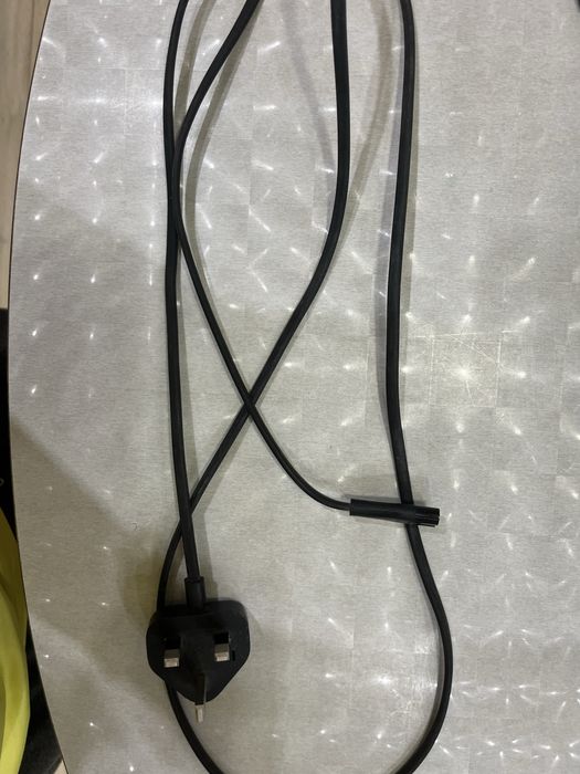 Apple TV със HDMI Кабел и Захранващ кабел