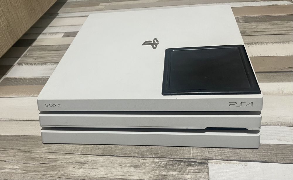 Vând Ps4 Pro 1Tb