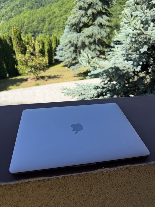 MacBook Pro 2019, TouchBar, 13 inch, sănătate baterie 100%