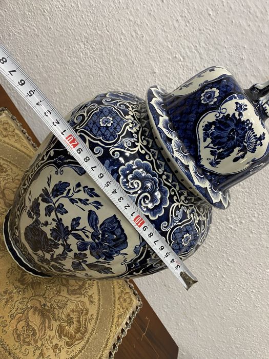 Холандска ваза с капак на делфт