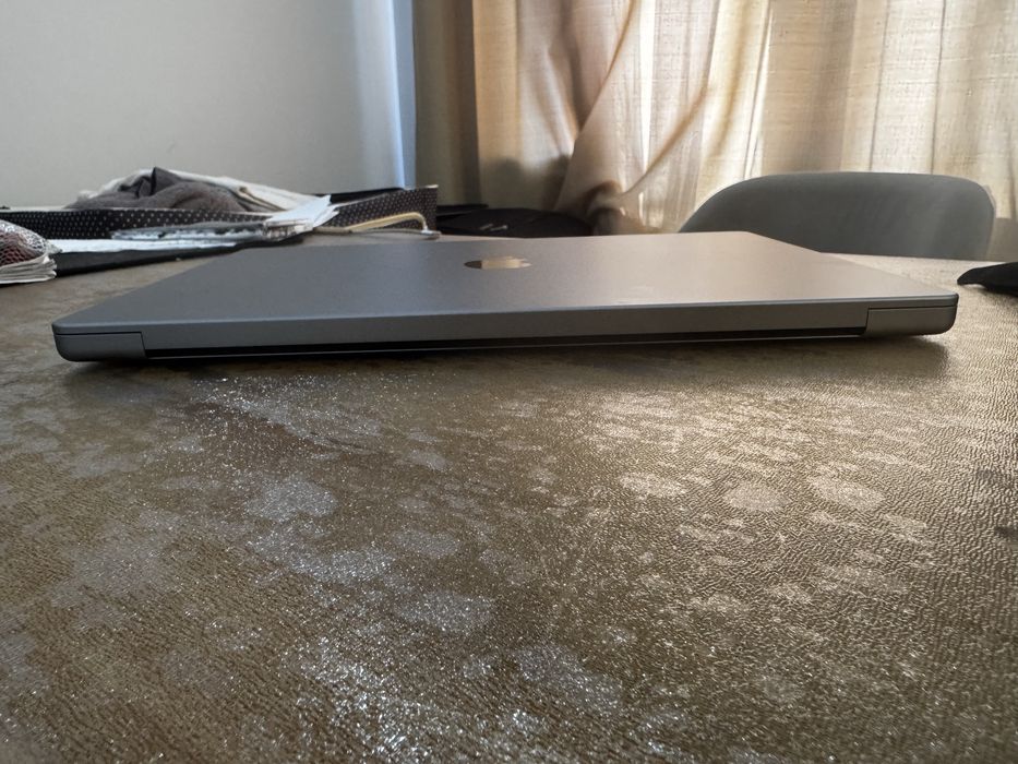 MacBook pro 16 inch M1 pro