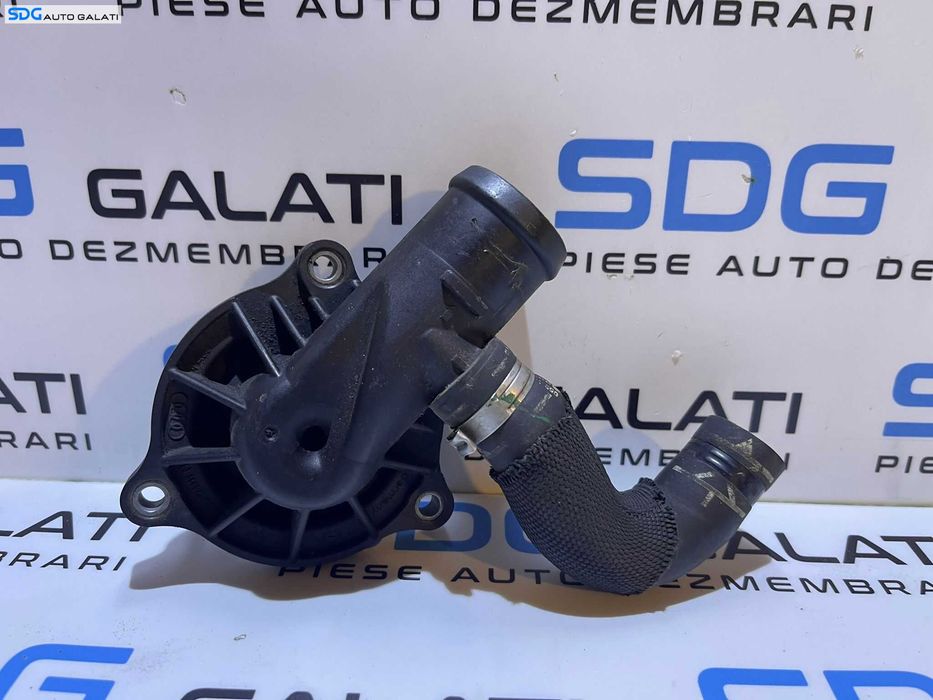 Corp Carcasa Suport Termostat Apa cu Furtun Conducta Volkswagen Touareg 3.0 TDI V6 CASA CASB CASC CASD 2007 - 2012 Cod 059121111N 059121102B [AV2400]