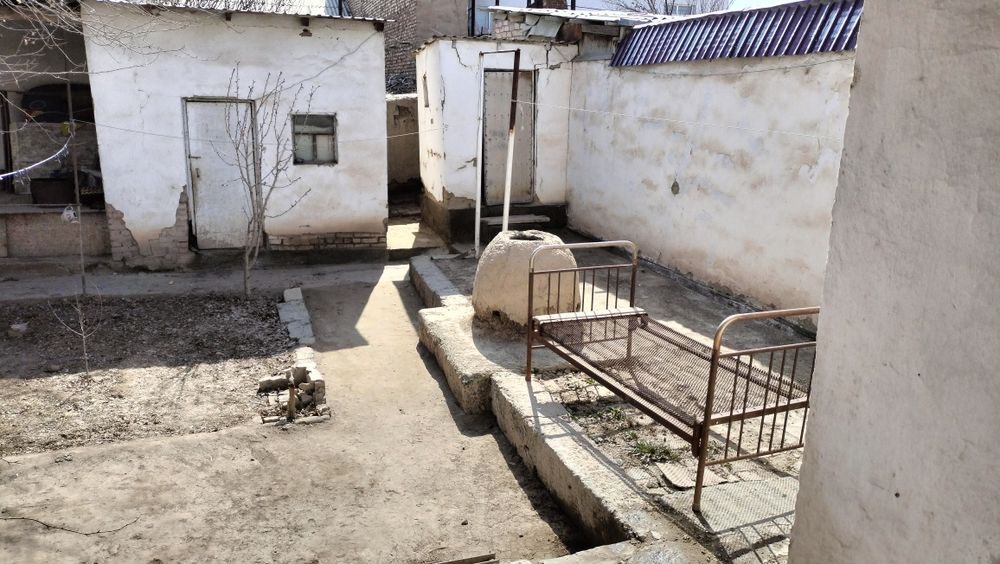 Уй сатылады, Тахияташ центрда жайласкан, базарга жакын, 4.5 сотка