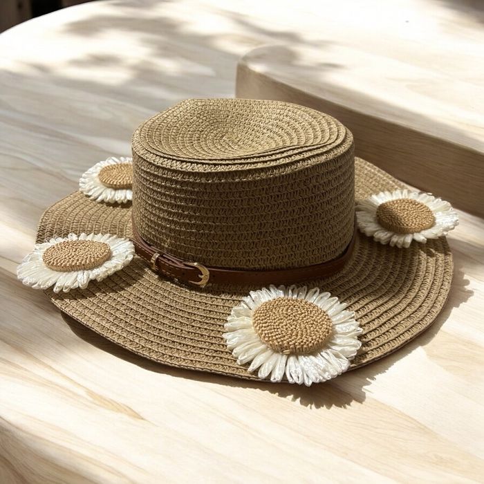 Ръчно декорирана лятна дамска шапка