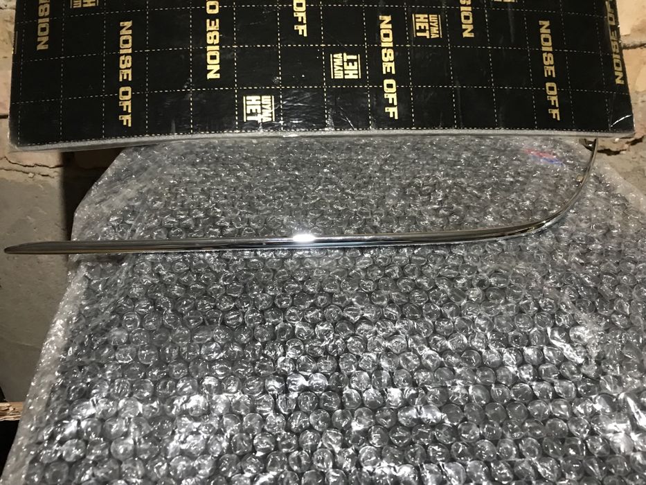 Мерседес бенз 203 c передный бампер накладка и хром молдинг