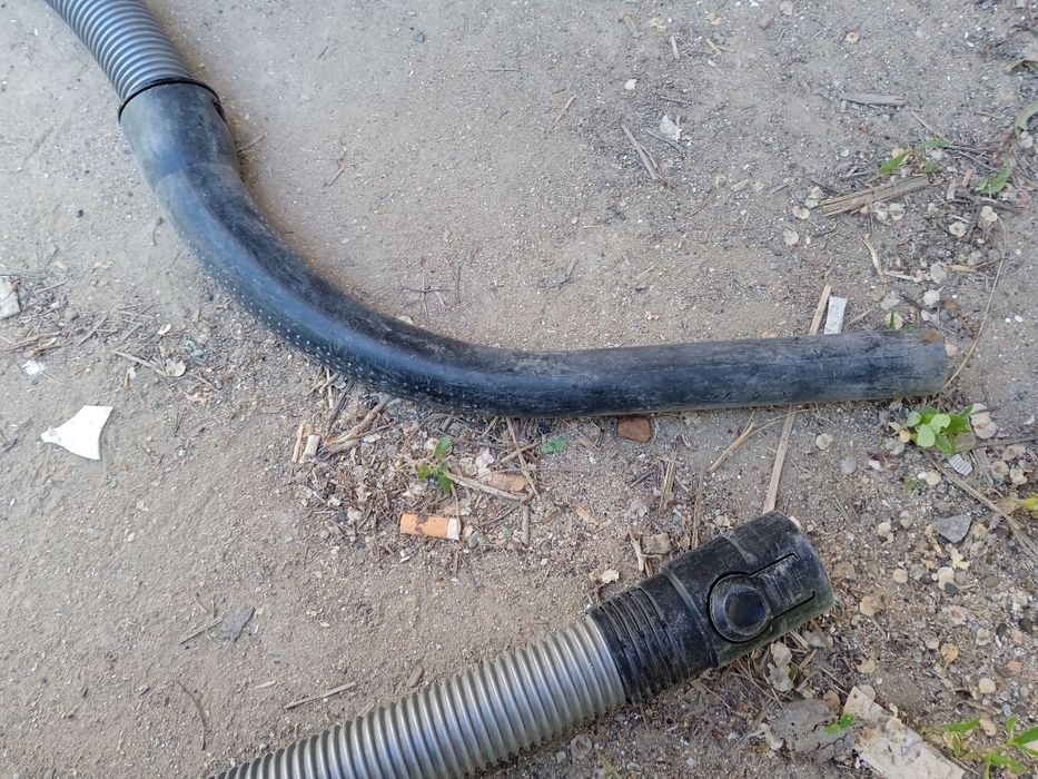 Шланги и щетки от пылесоса