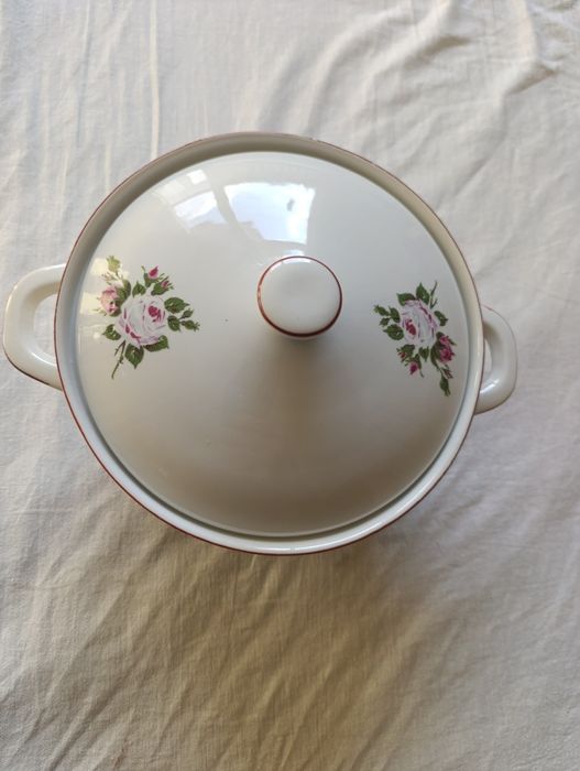 Супник неизползван.Български порцелан