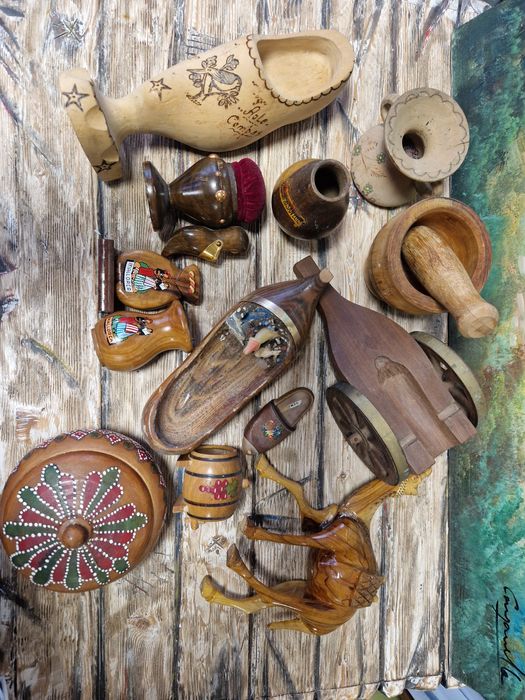 Сувенири и картини дърво