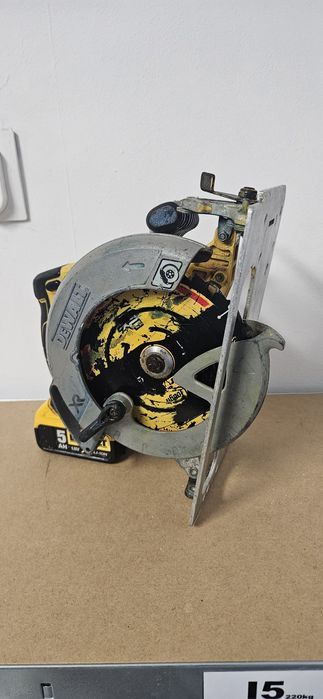 Circular profesional Dewalt Dcs 570