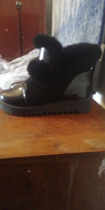 Продам ботинки зимние