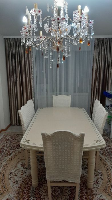 Стол со стульями